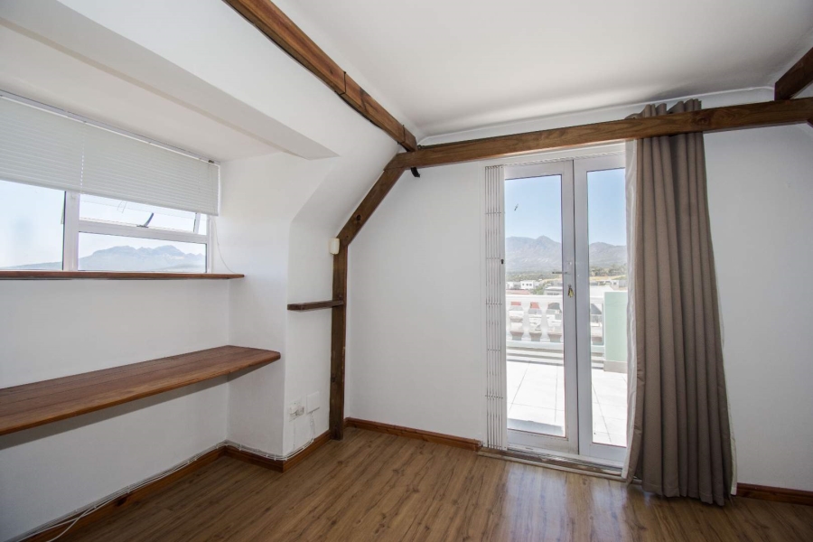 4 Bedroom Property for Sale in Mountainside Western Cape